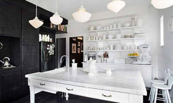 Inspiring Ideas for a Black and White Kitchen