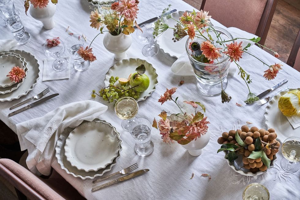 Elegant and Whimsical Easter Tablescapes to Delight Your Guests