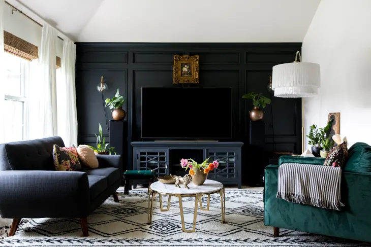 Maximizing Impact: How to Style Furniture Against a Black Accent Wall
